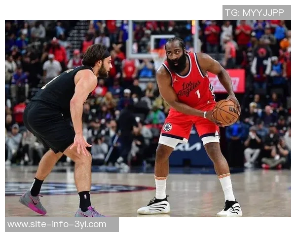 快船发布海报庆祝胜利哈登精彩投篮瞬间成焦点